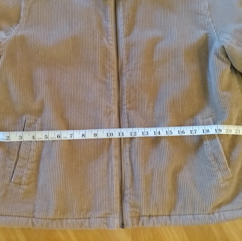 Ladies Corduroy Jacket....Sherpa lined inside, zip up front.   Large....Like new